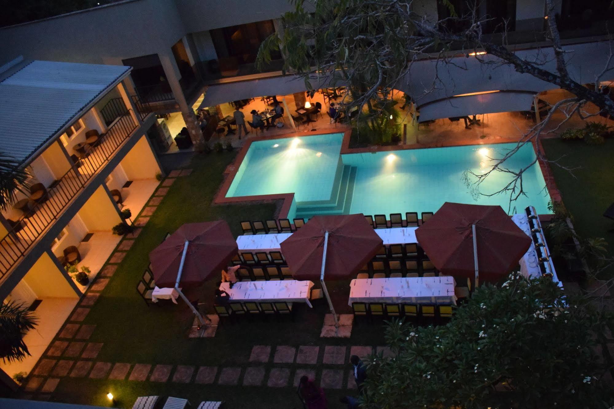 เออร์เบิน บาย ซิตี้บลู Hotel คัมพาลา ภายนอก รูปภาพ