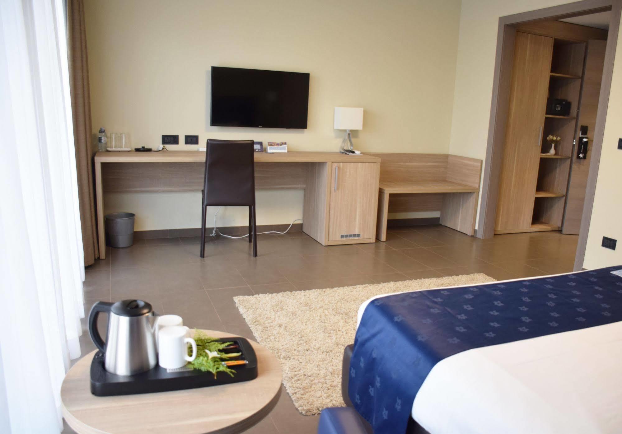 เออร์เบิน บาย ซิตี้บลู Hotel คัมพาลา ภายนอก รูปภาพ