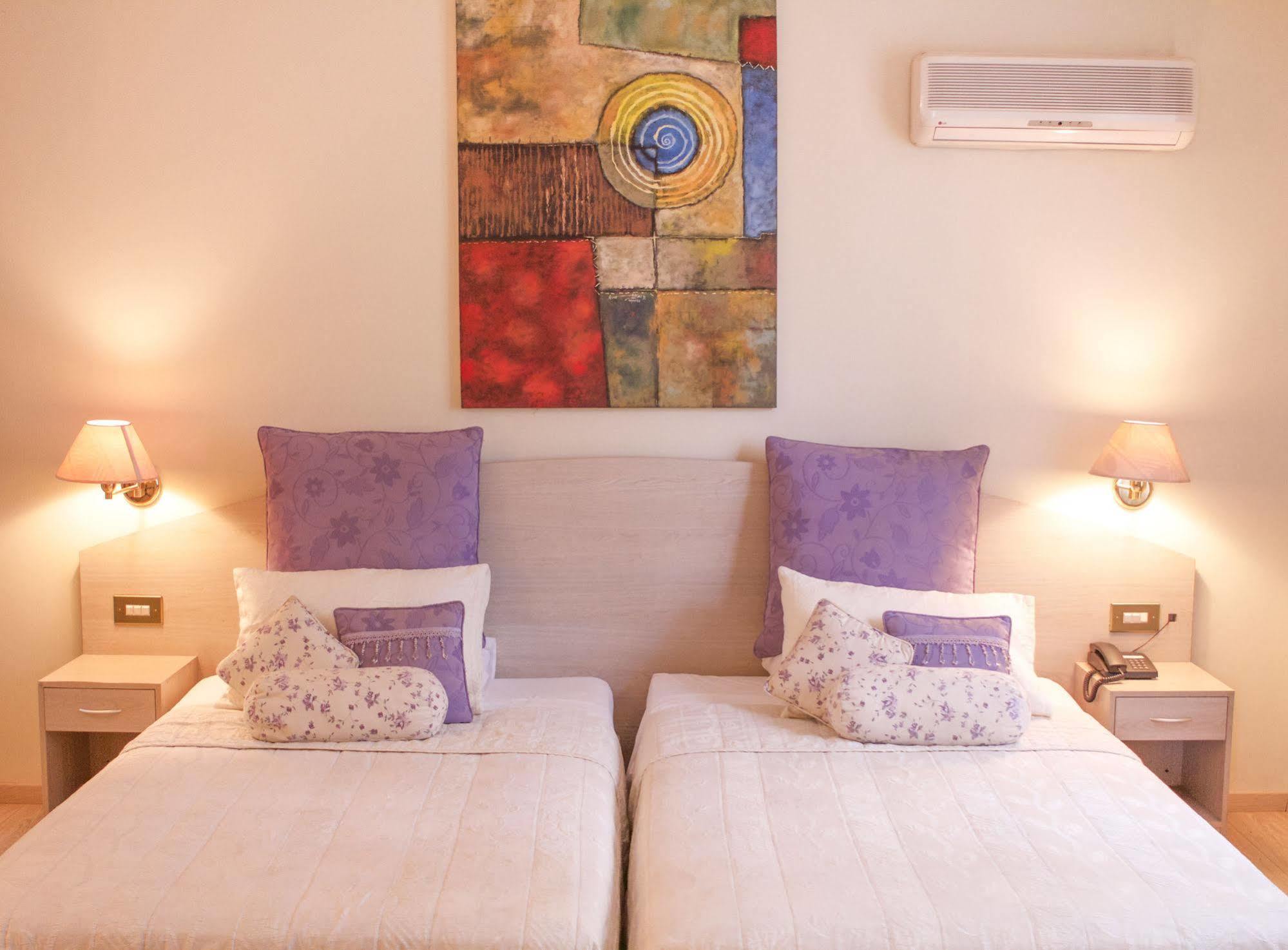 เออร์เบิน บาย ซิตี้บลู Hotel คัมพาลา ภายนอก รูปภาพ