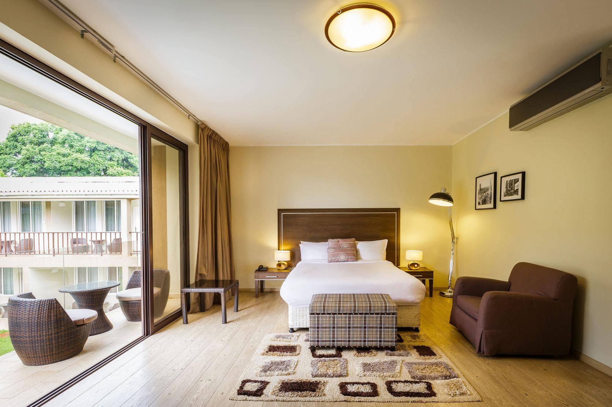 เออร์เบิน บาย ซิตี้บลู Hotel คัมพาลา ภายนอก รูปภาพ