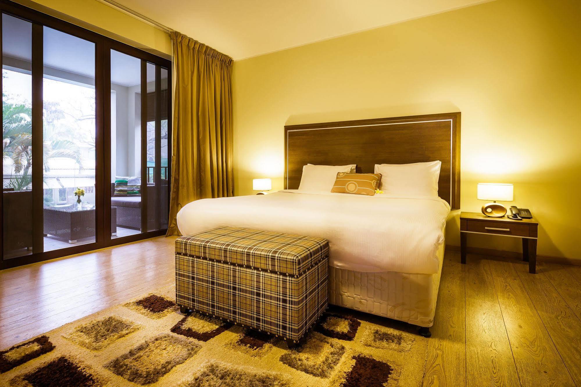 เออร์เบิน บาย ซิตี้บลู Hotel คัมพาลา ภายนอก รูปภาพ