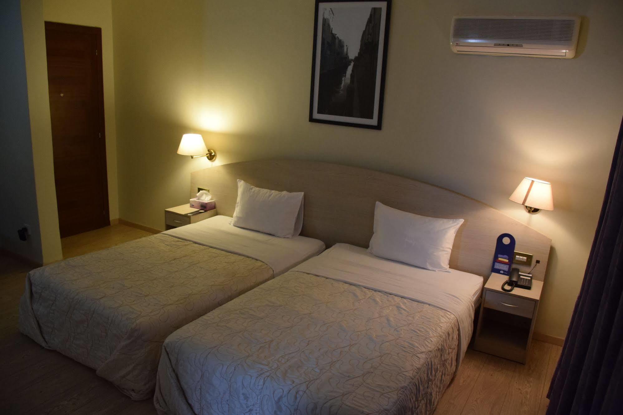 เออร์เบิน บาย ซิตี้บลู Hotel คัมพาลา ภายนอก รูปภาพ