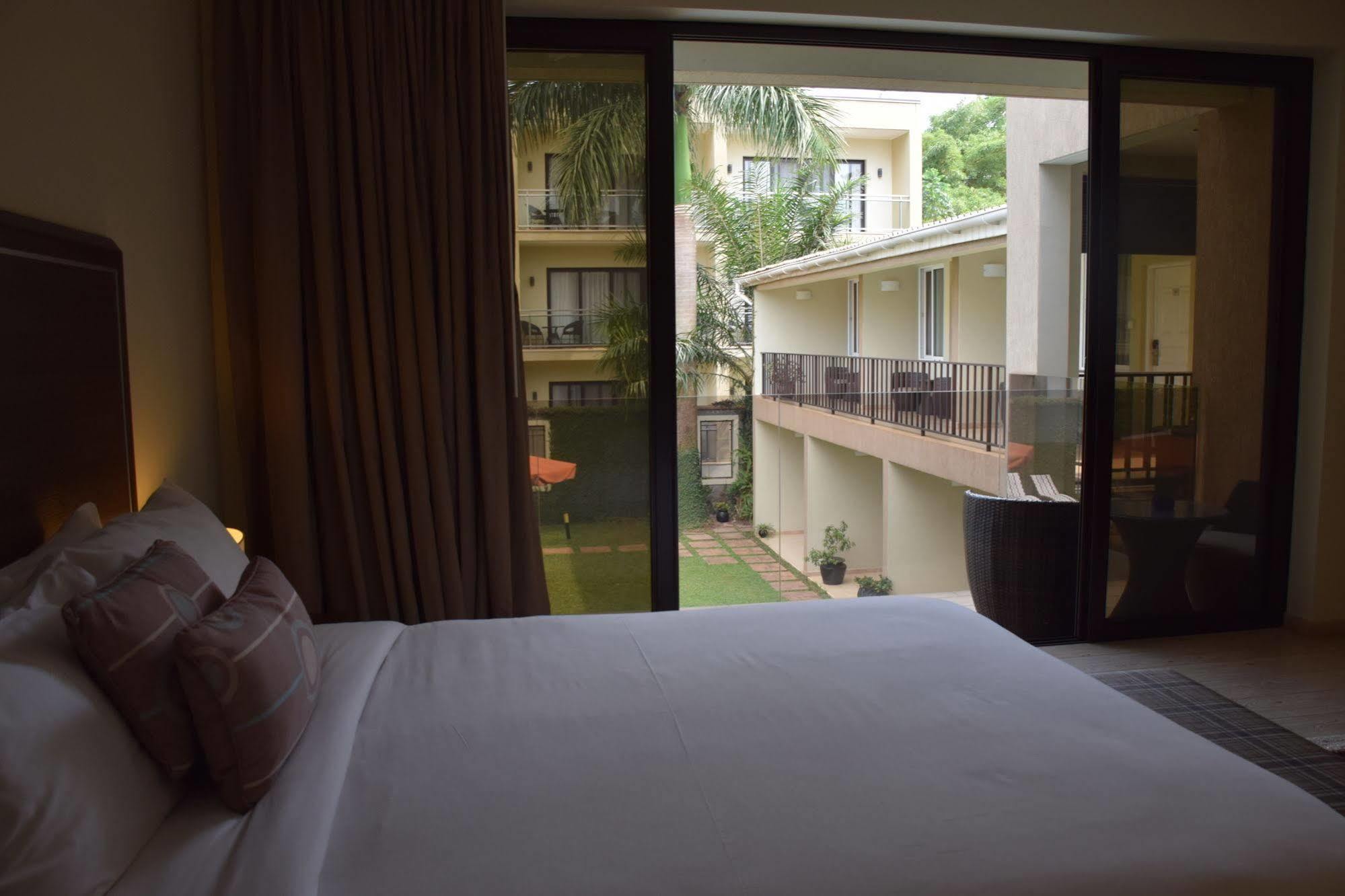 เออร์เบิน บาย ซิตี้บลู Hotel คัมพาลา ภายนอก รูปภาพ