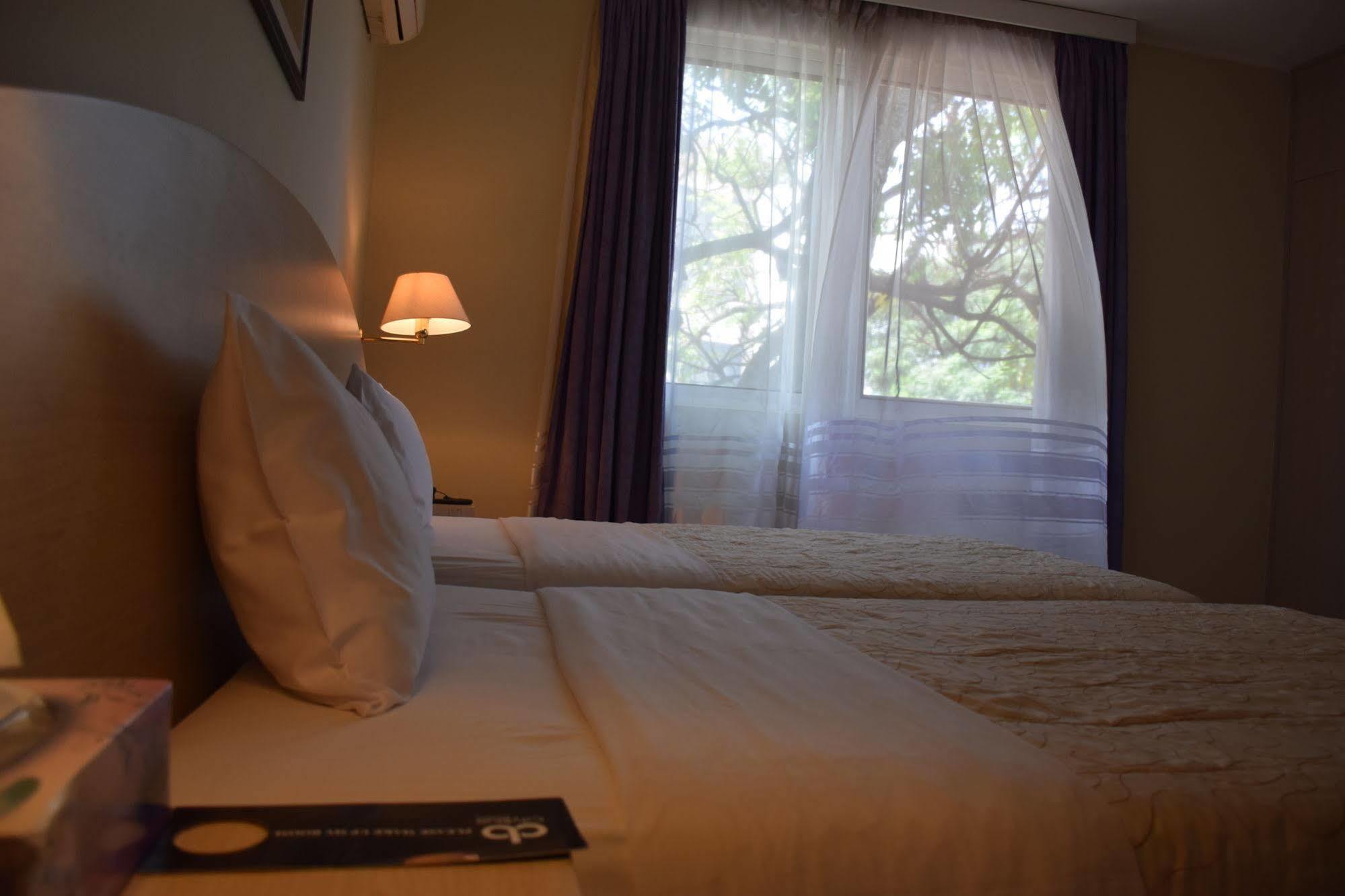 เออร์เบิน บาย ซิตี้บลู Hotel คัมพาลา ภายนอก รูปภาพ