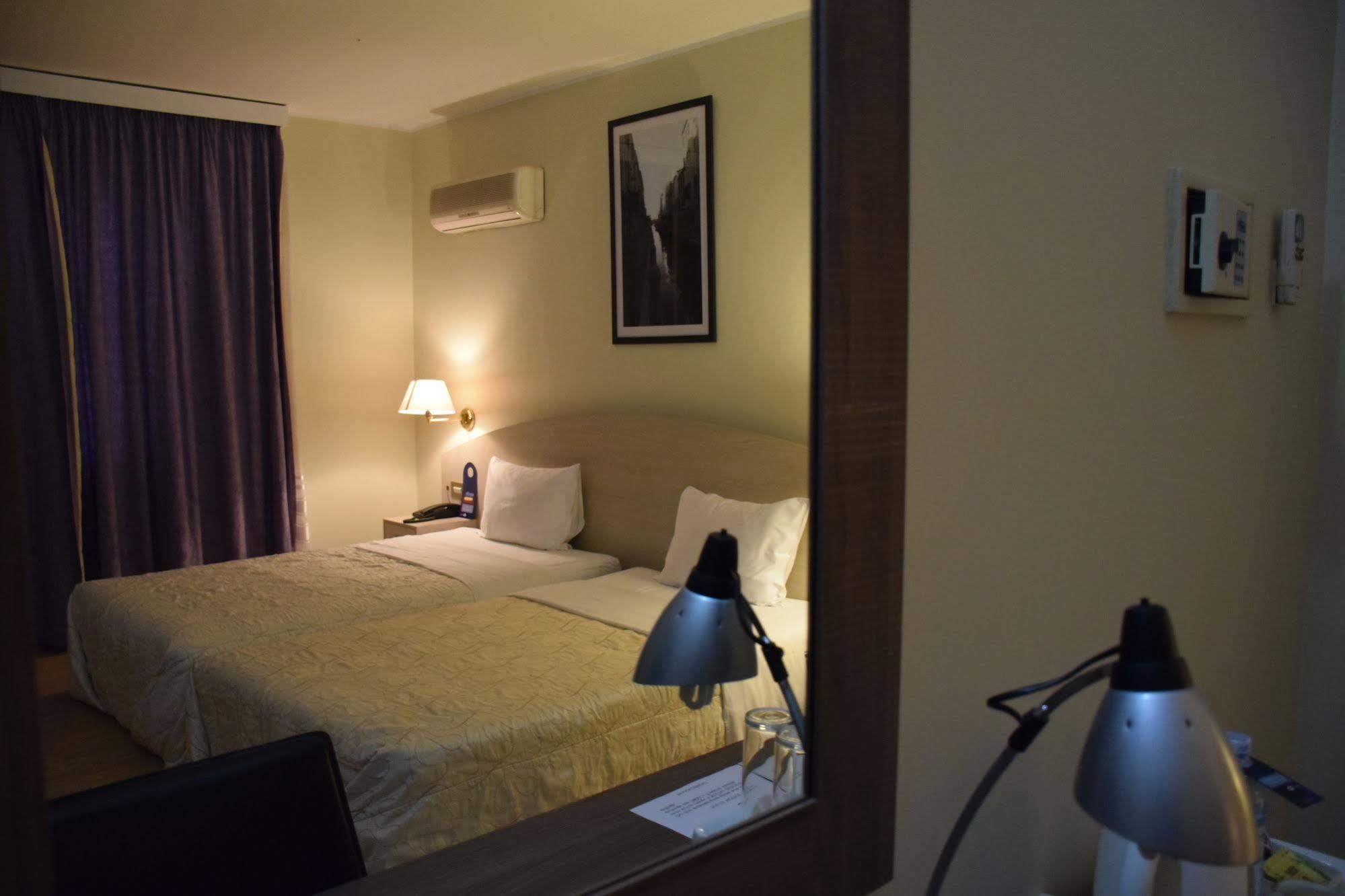 เออร์เบิน บาย ซิตี้บลู Hotel คัมพาลา ภายนอก รูปภาพ