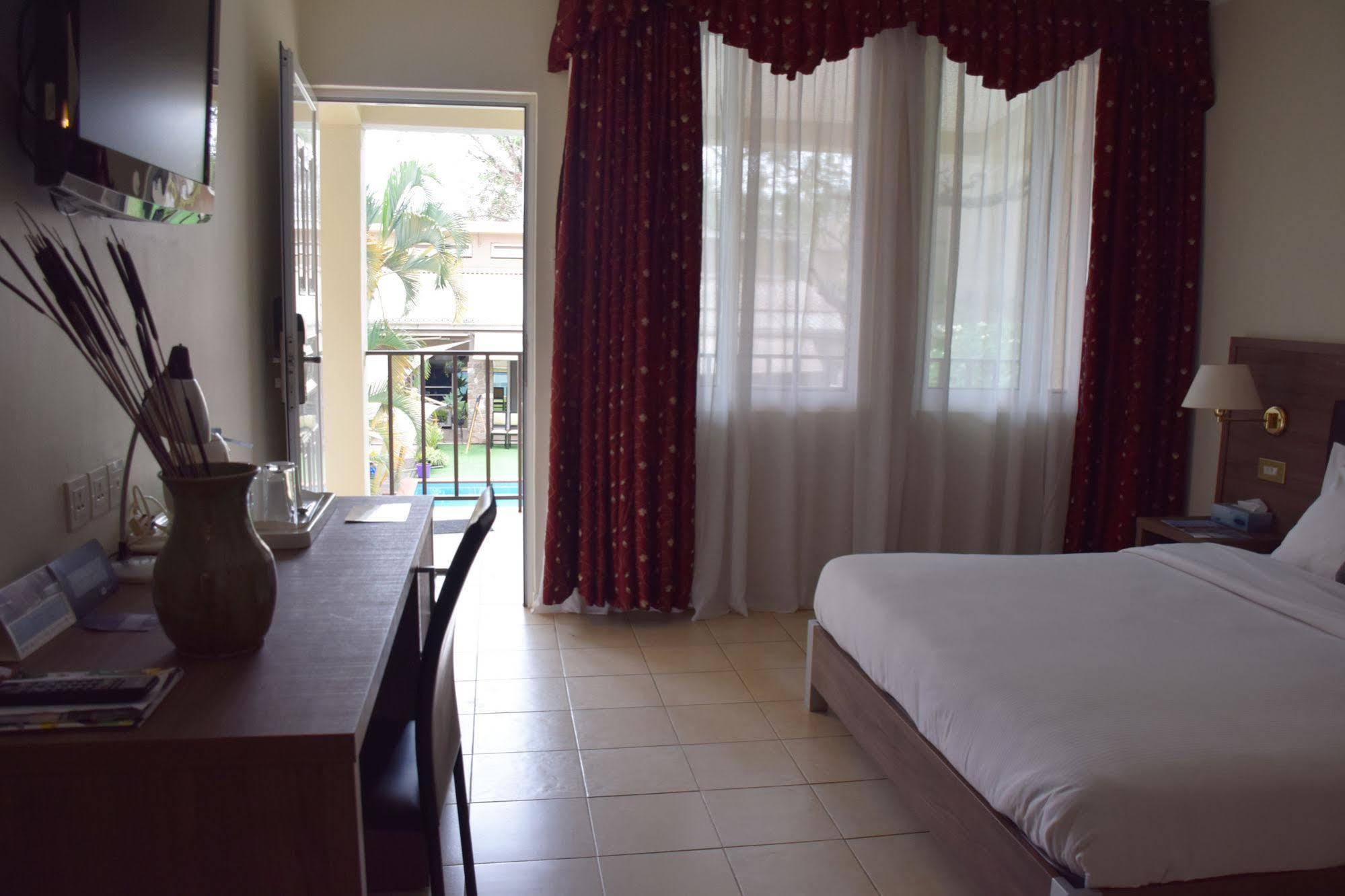 เออร์เบิน บาย ซิตี้บลู Hotel คัมพาลา ภายนอก รูปภาพ